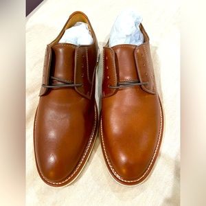 Johnston and Murphy dress shoes, 8.5 wide, new in box